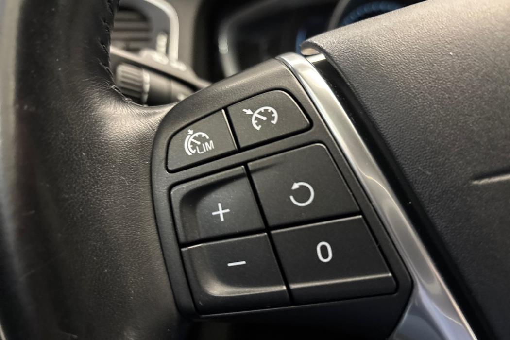 VOLVO V60 2015