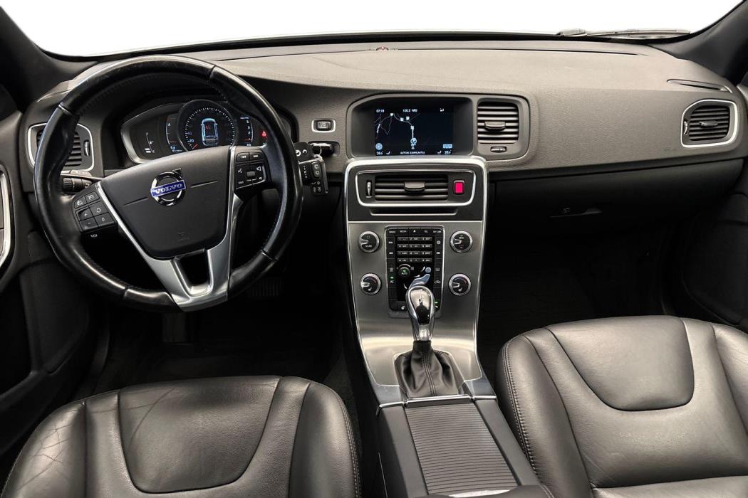 VOLVO V60 2015