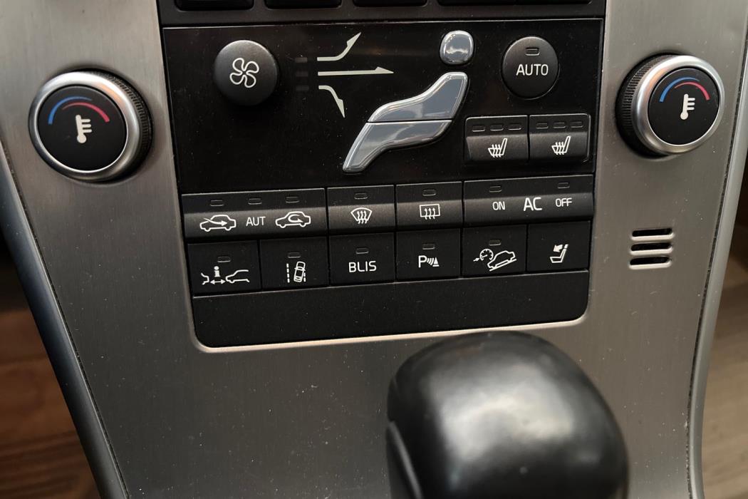 VOLVO XC60 2010