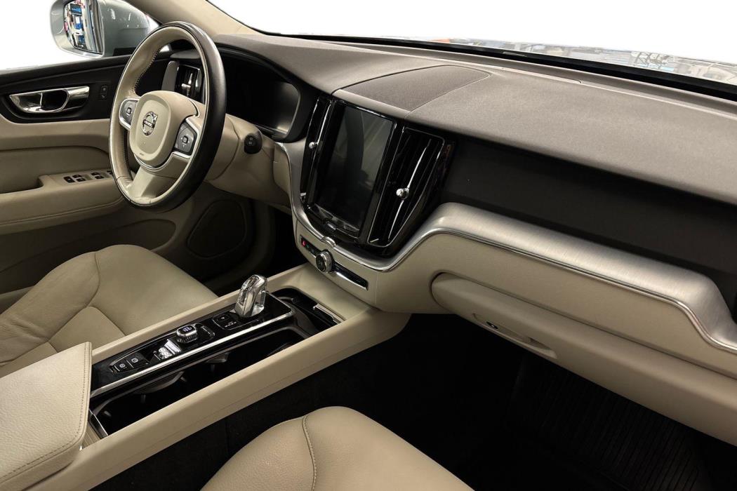 VOLVO XC60 2018