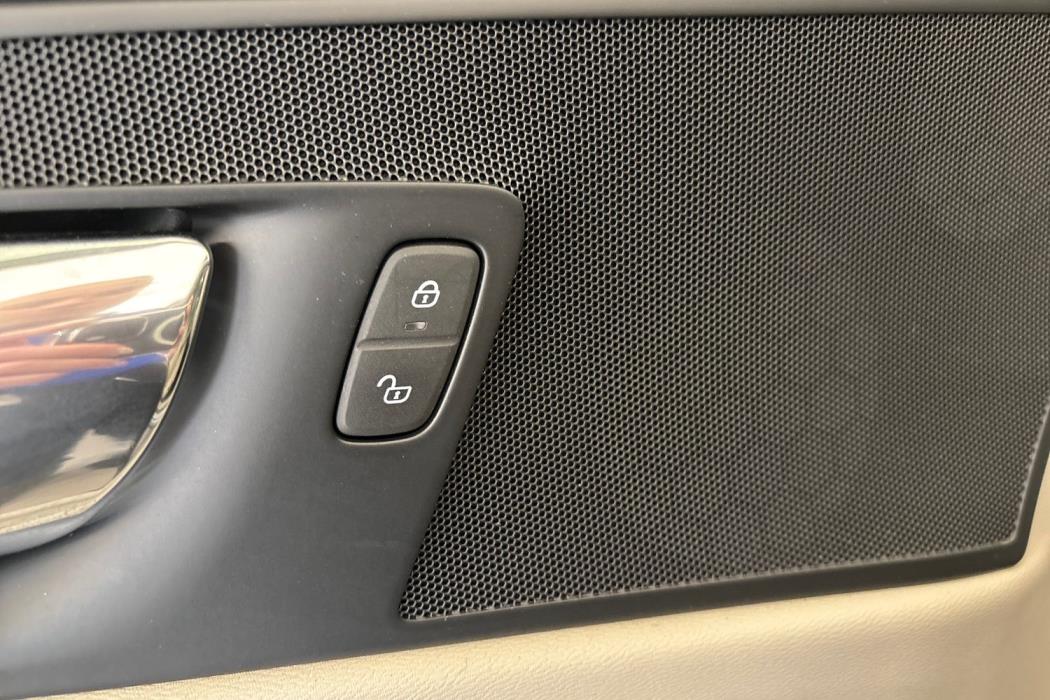 VOLVO XC60 2018