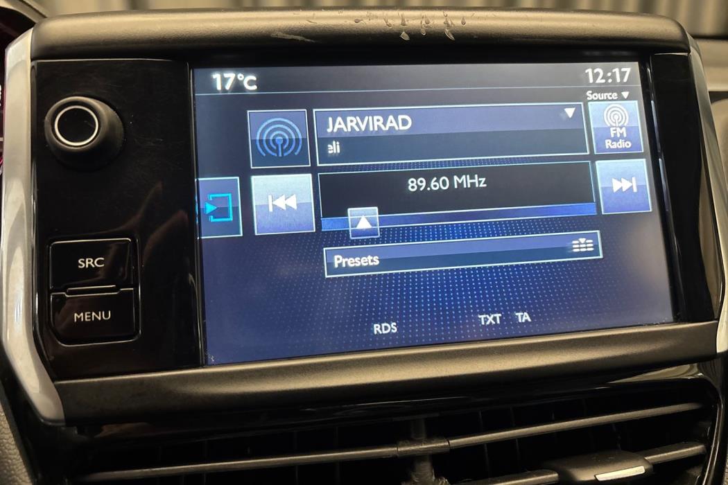 PEUGEOT 208 2015