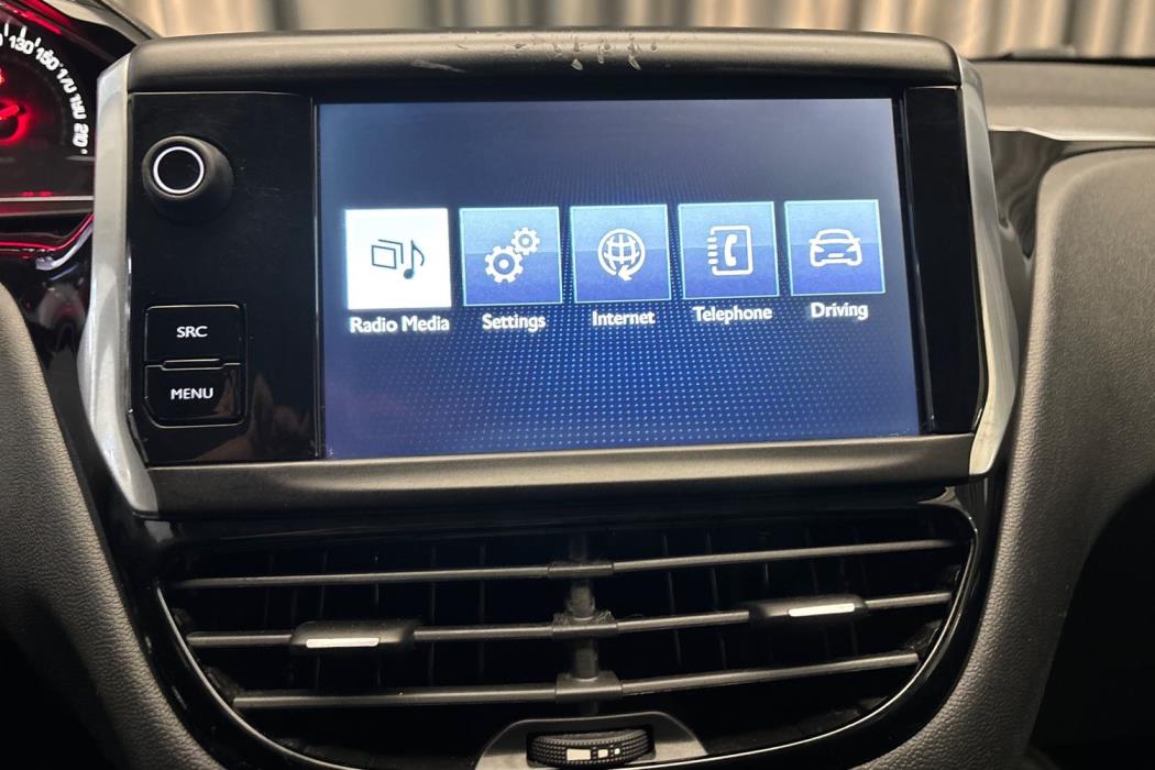PEUGEOT 208 2015