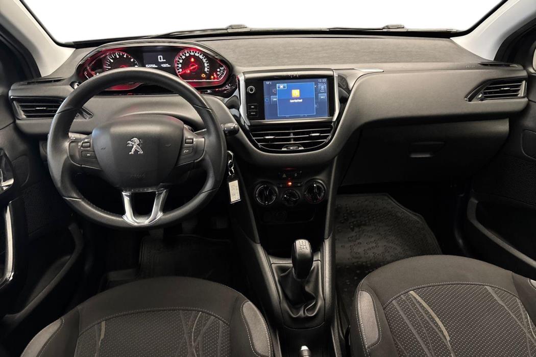 PEUGEOT 208 2015