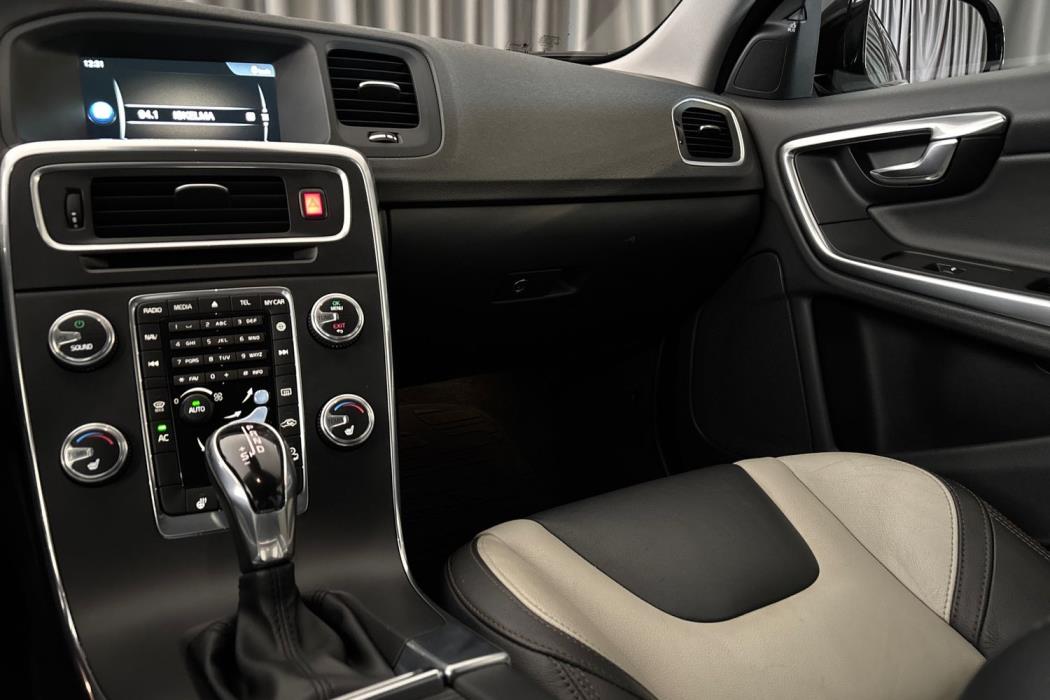 Volvo V60 Cross Country 2016