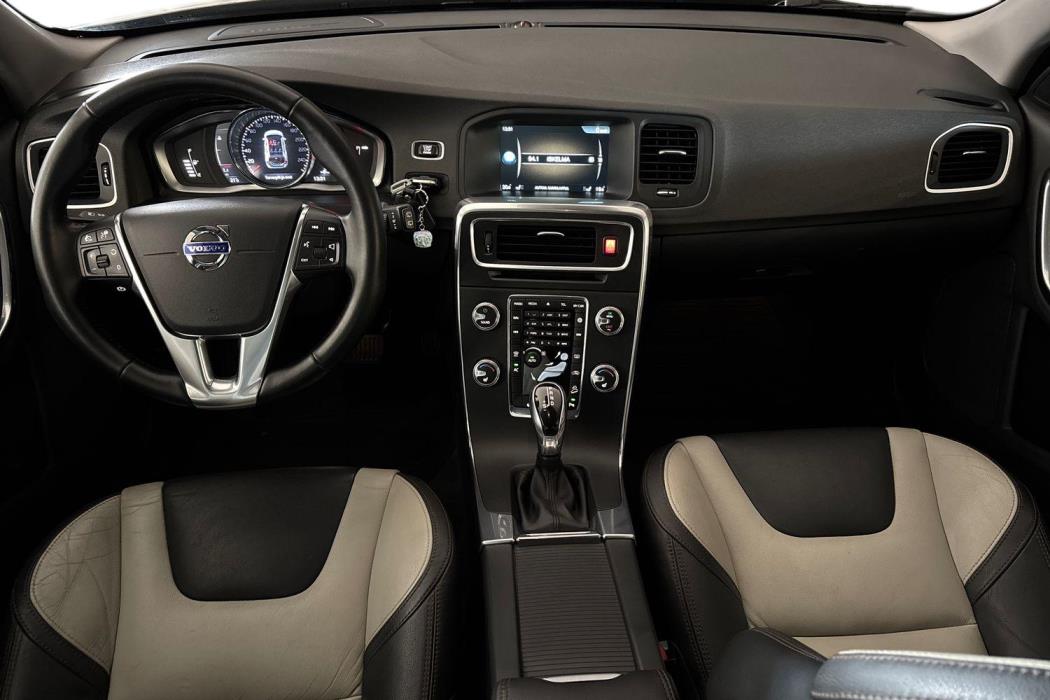 Volvo V60 Cross Country 2016