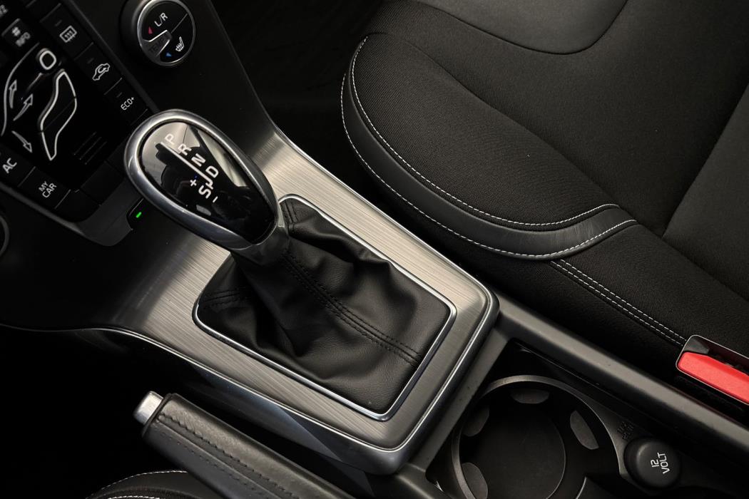 VOLVO V40 2016