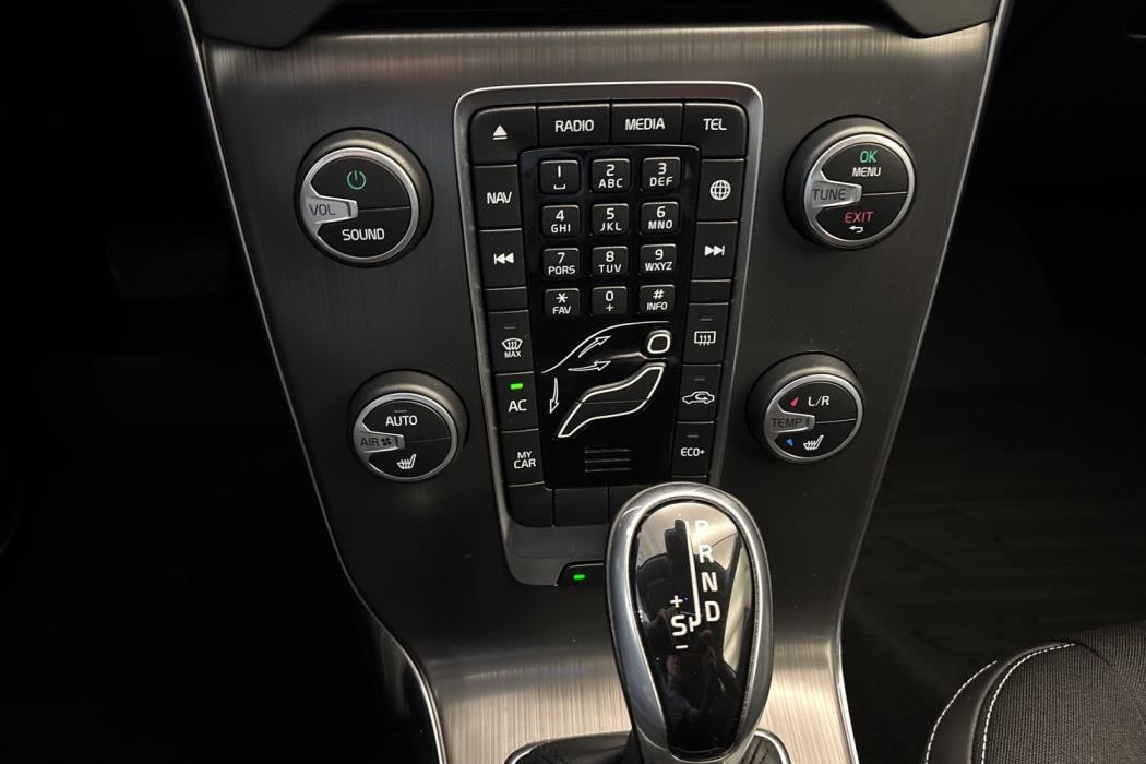 VOLVO V40 2016