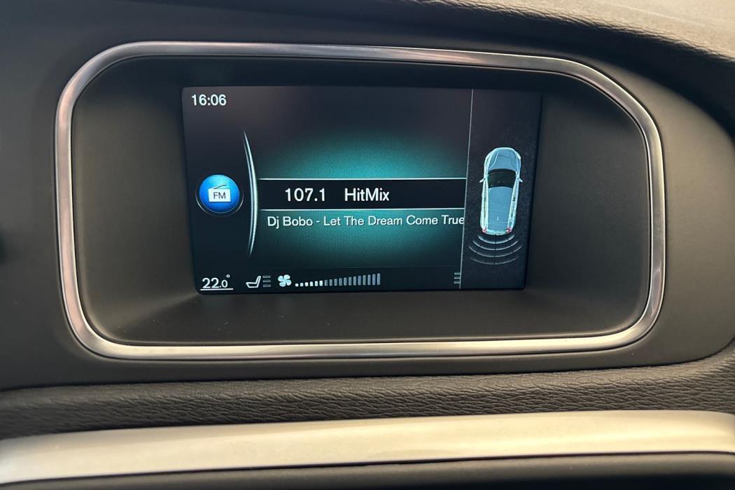 VOLVO V40 2016
