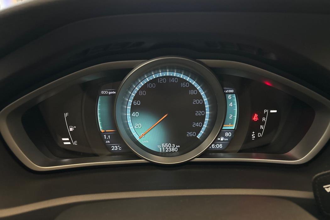 VOLVO V40 2016