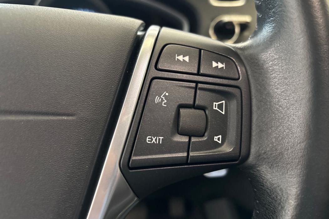 VOLVO V40 2016