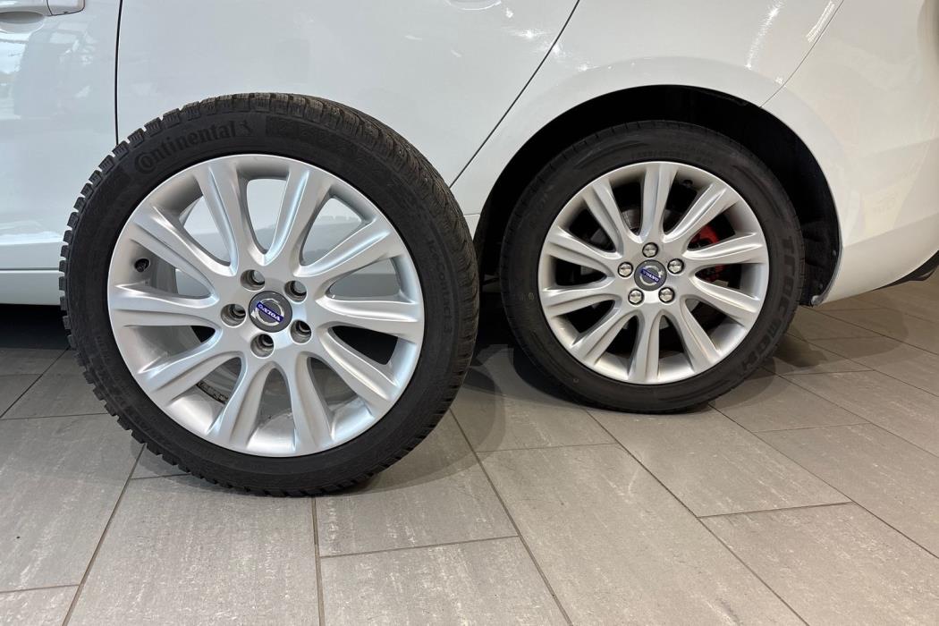 VOLVO V40 2016