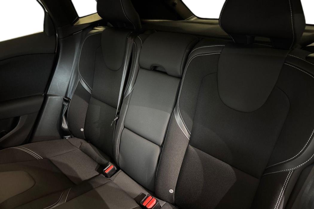 VOLVO V40 2016