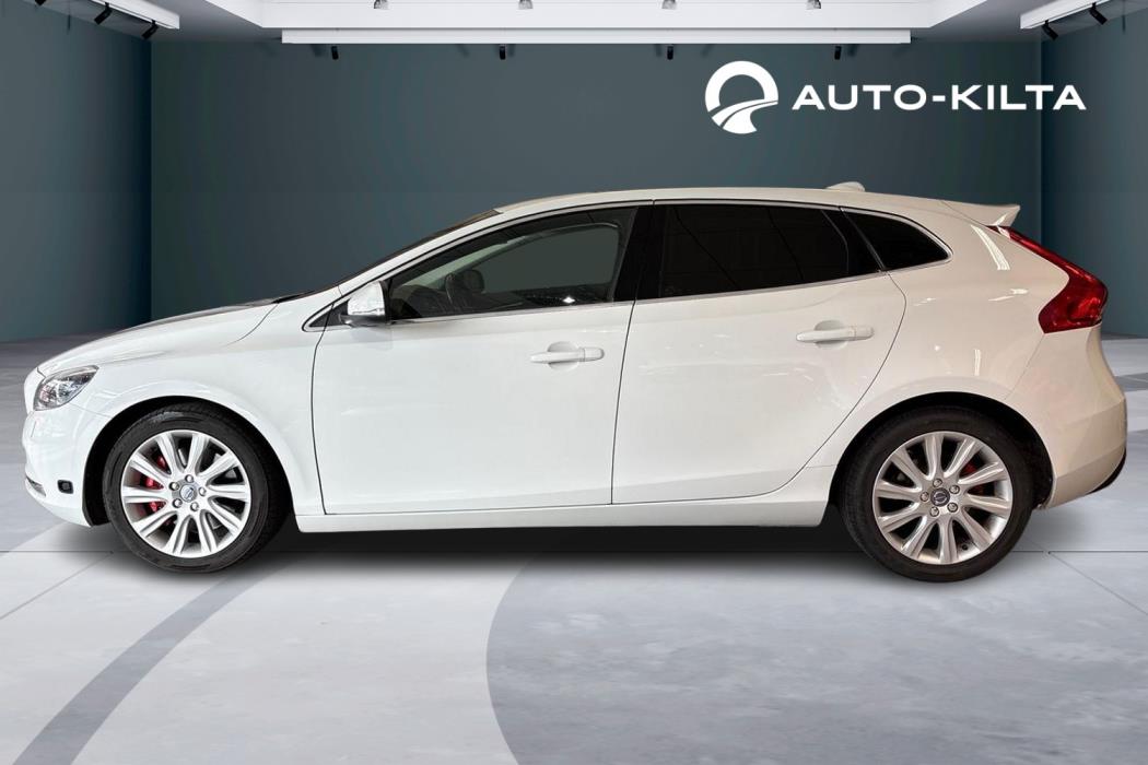 VOLVO V40 2016