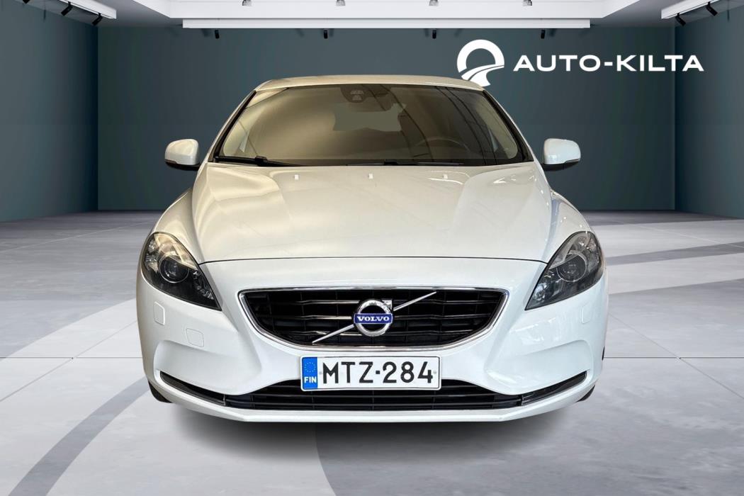 VOLVO V40 2016