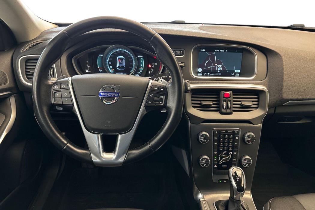 VOLVO V40 2016