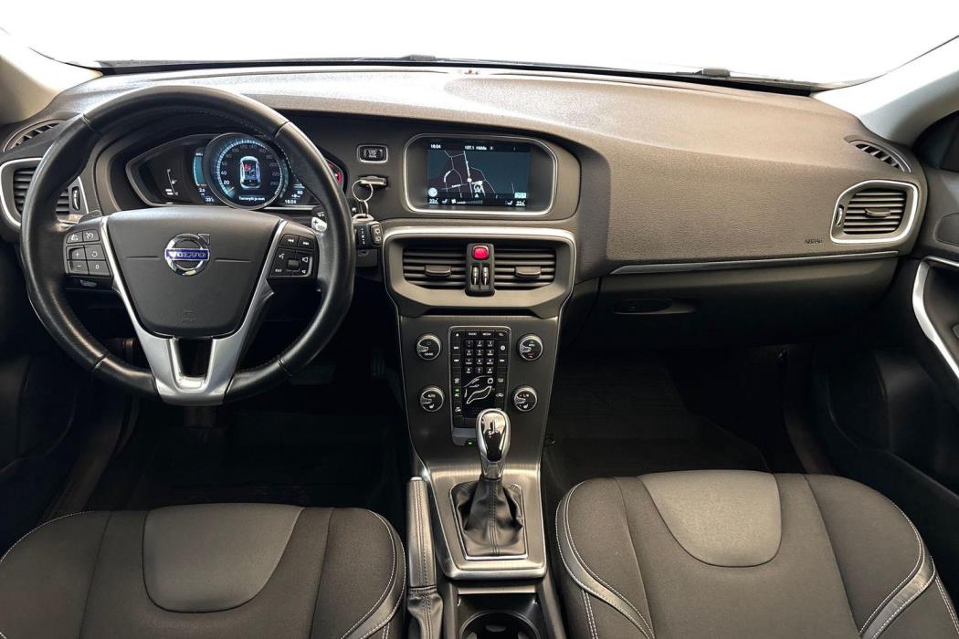 VOLVO V40 2016