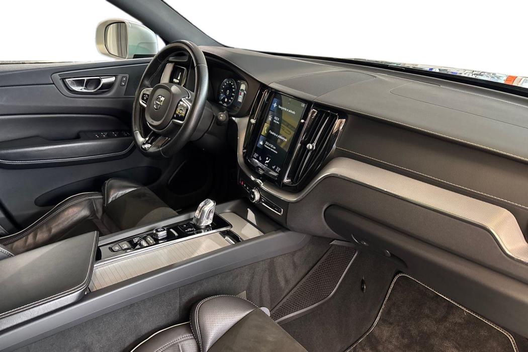 VOLVO XC60 2018