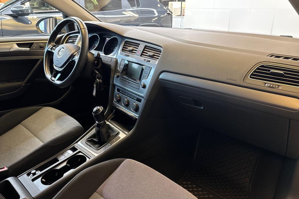 VOLKSWAGEN Golf 2016