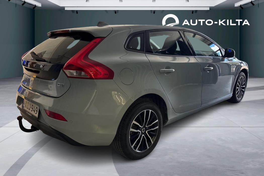 VOLVO V40 2017