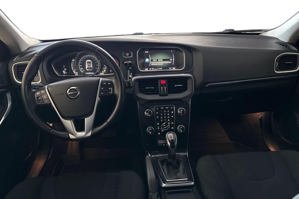 VOLVO V40 2017