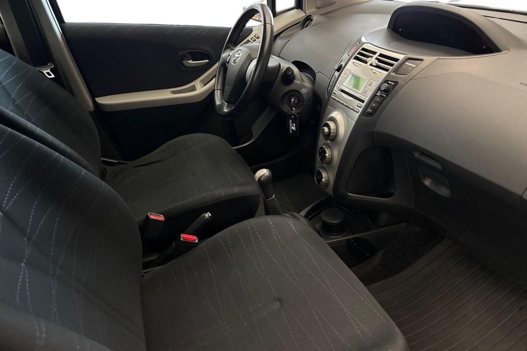 TOYOTA Yaris 2008