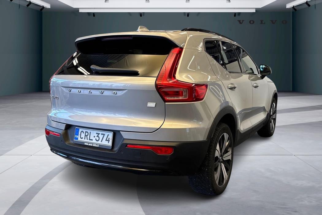 VOLVO XC40 2023