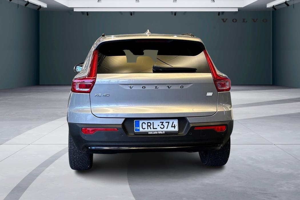 VOLVO XC40 2023