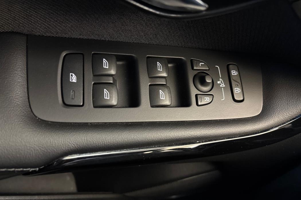 VOLVO V40 2019