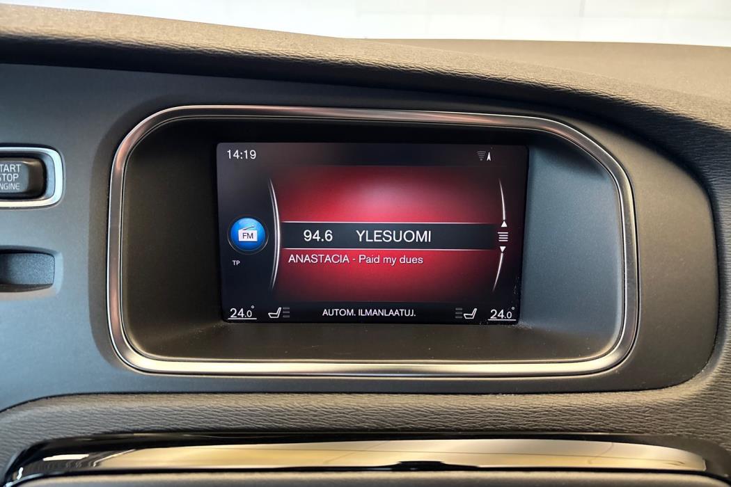 VOLVO V40 2019