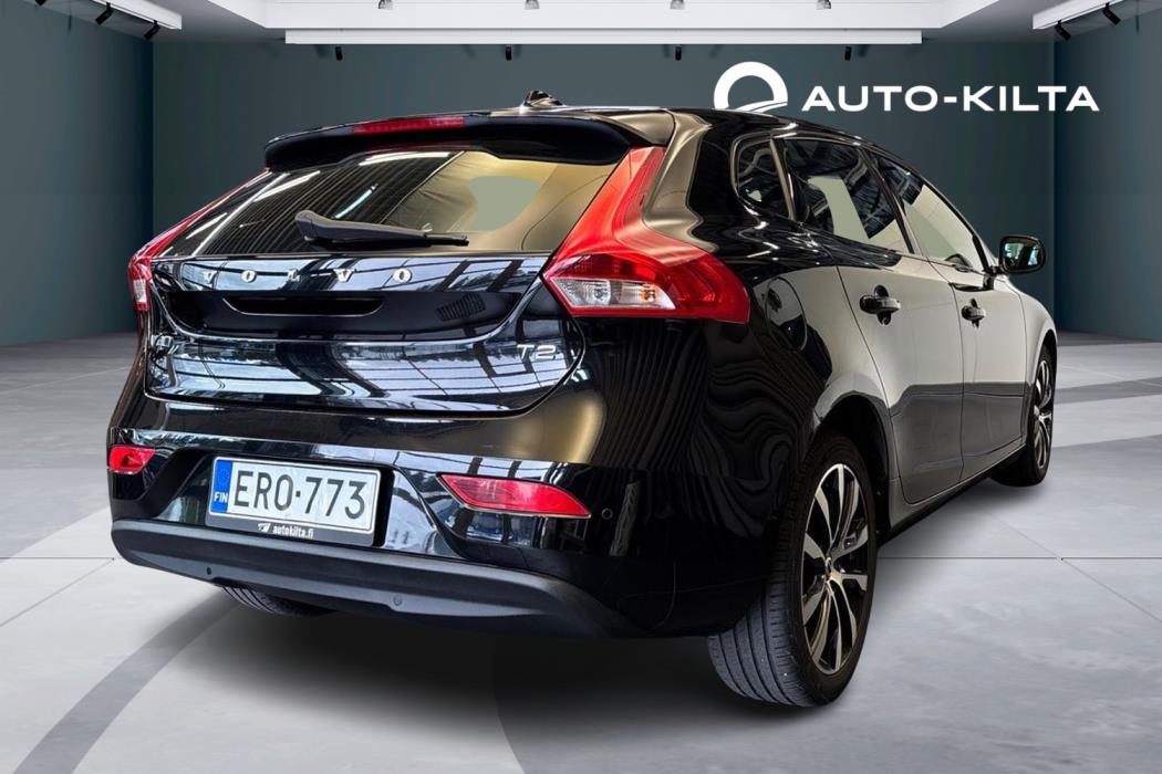 VOLVO V40 2019