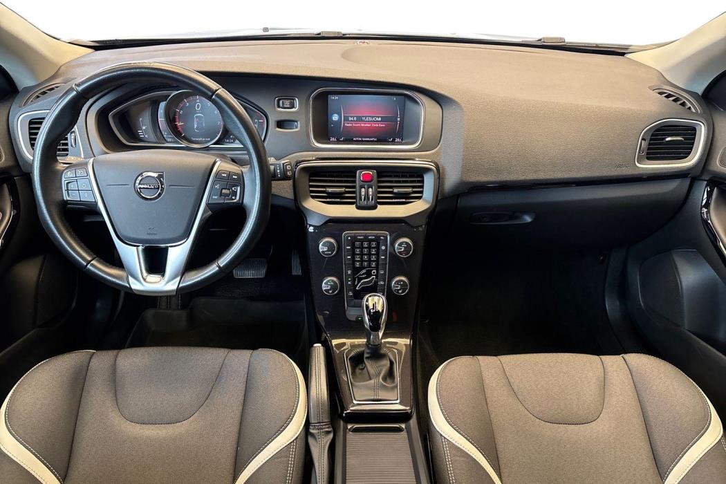 VOLVO V40 2019
