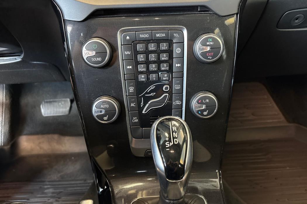 VOLVO V40 2019