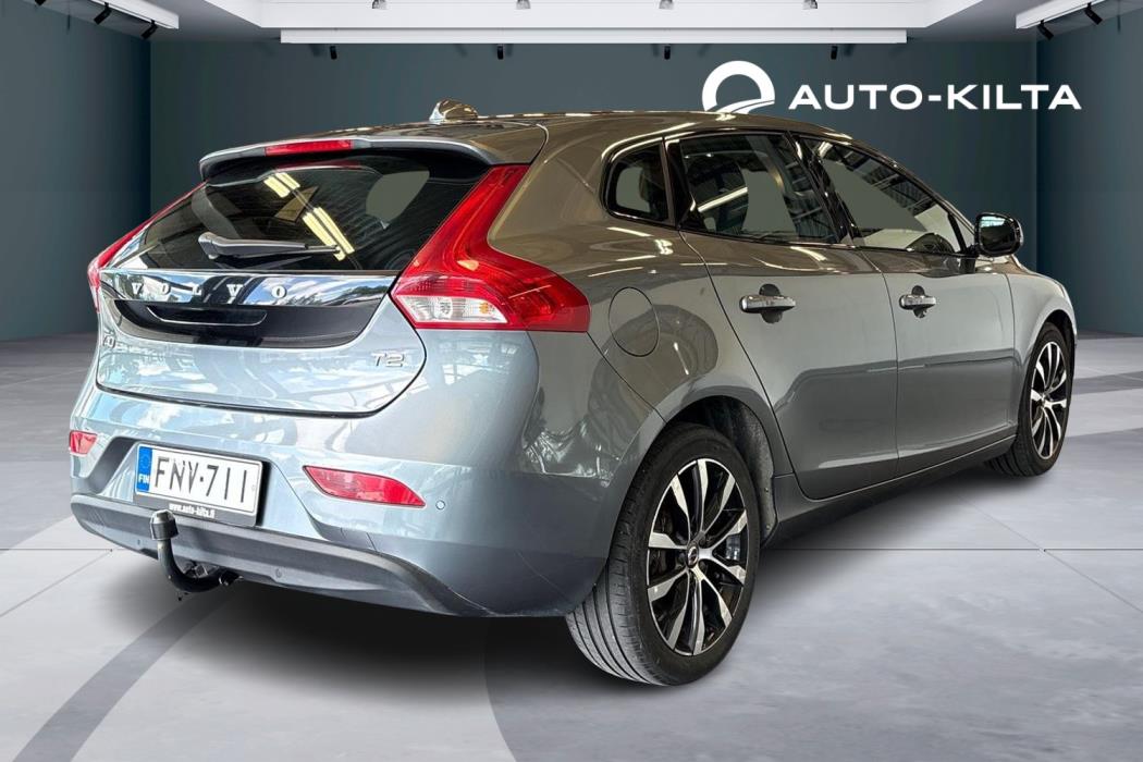VOLVO V40 2019