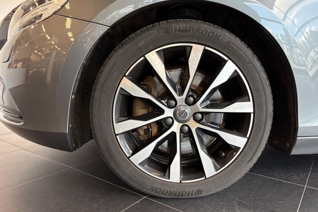 VOLVO V40 2019