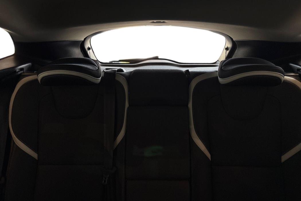 VOLVO V40 2019