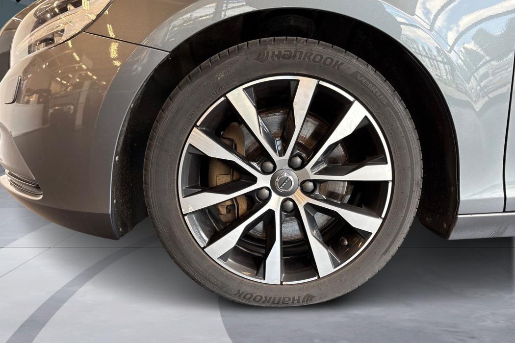 VOLVO V40 2019