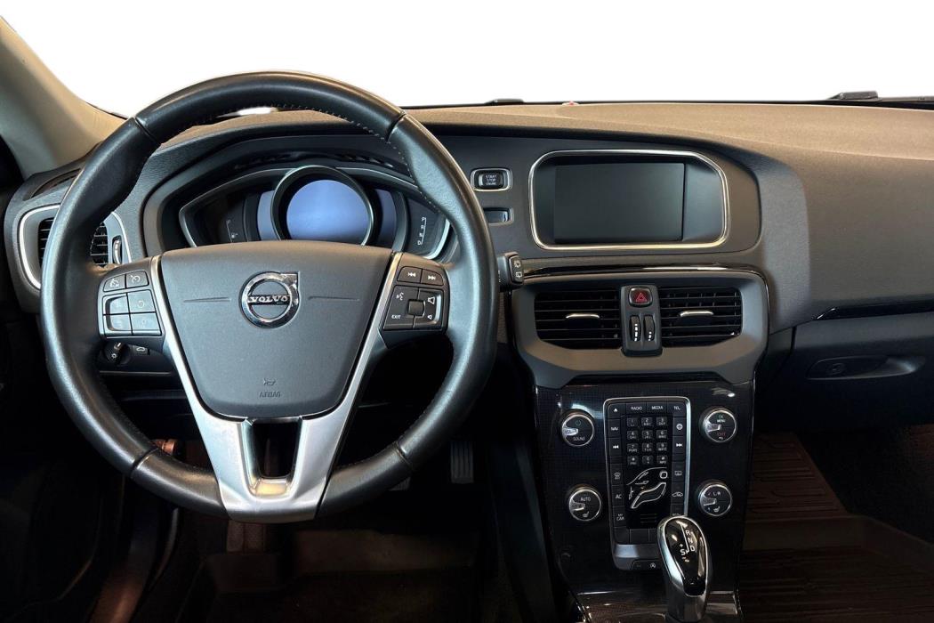 VOLVO V40 2019