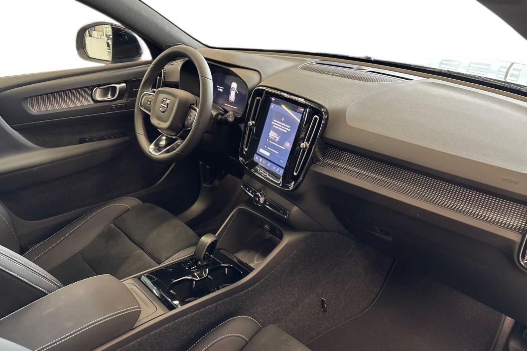 Volvo EX40 2026