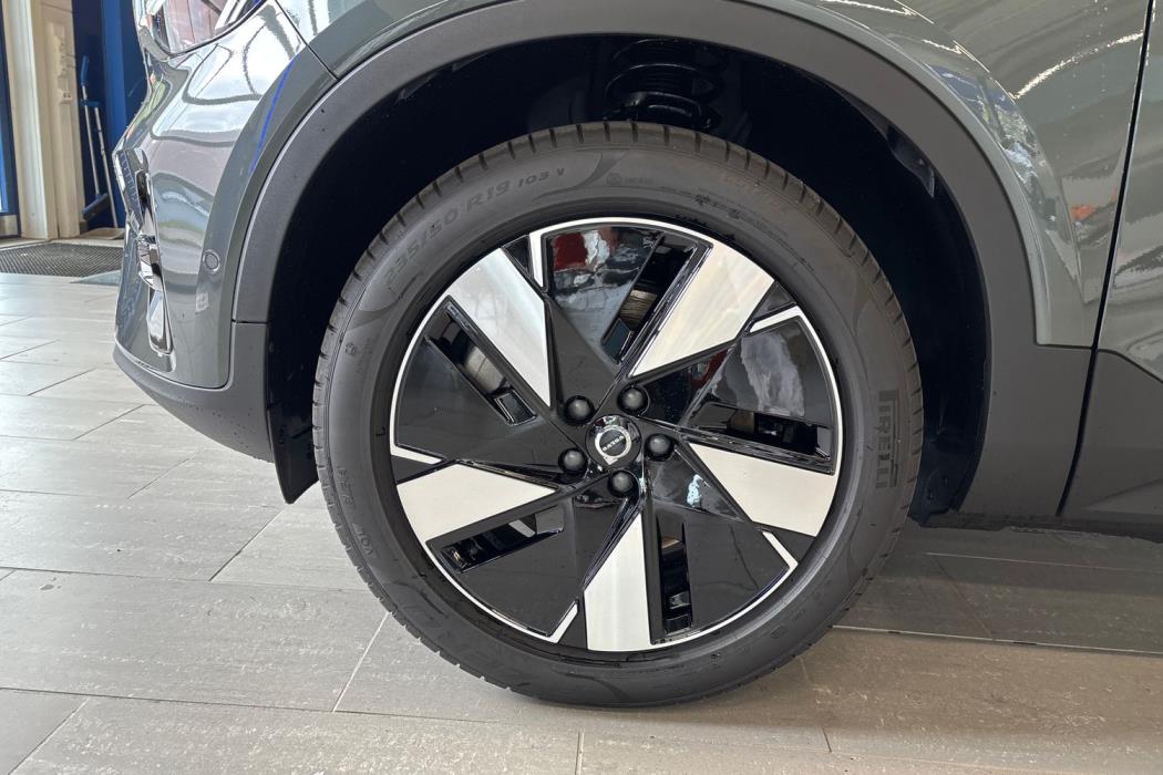 Volvo EX40 2026