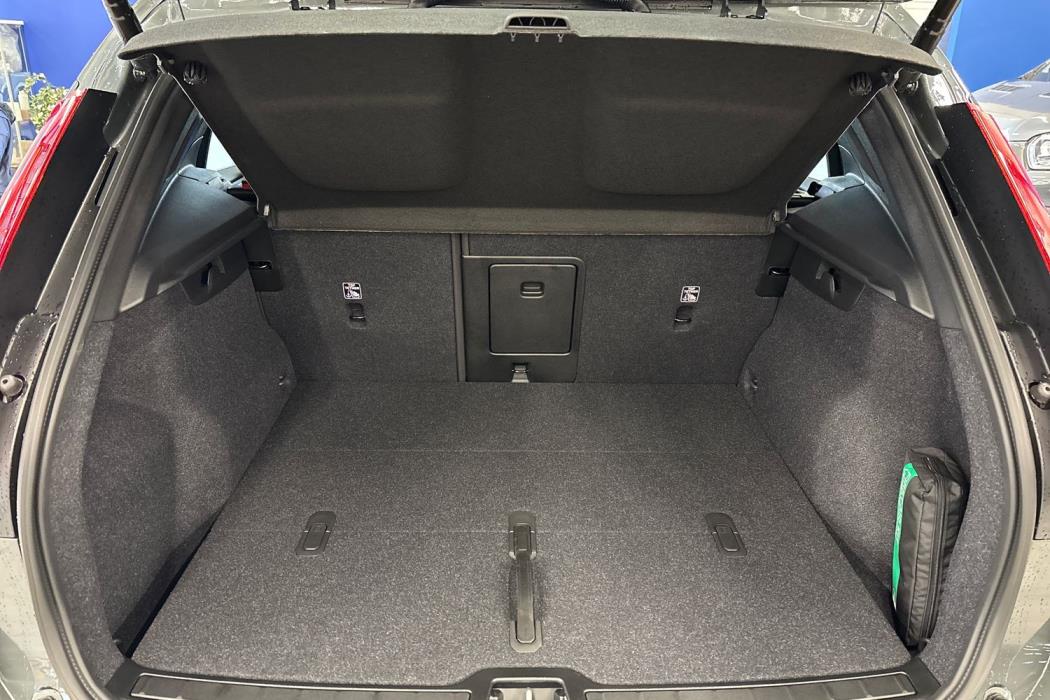 Volvo EX40 2026