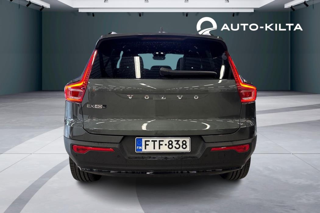Volvo EX40 2026