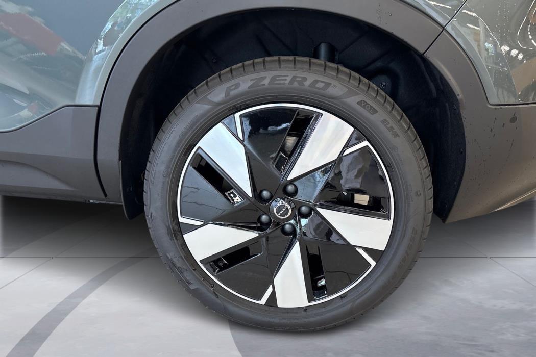 Volvo EX40 2026