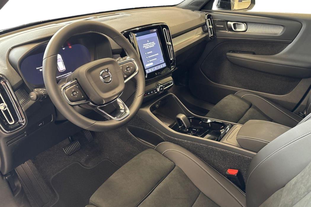 Volvo EX40 2026