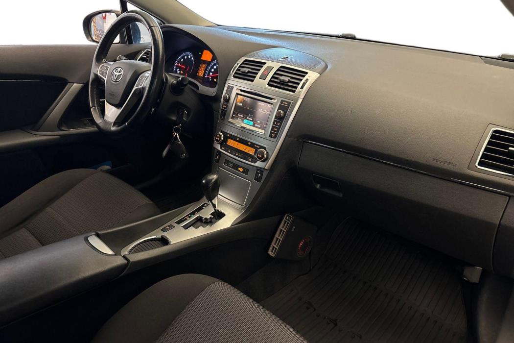 Toyota Avensis 2012
