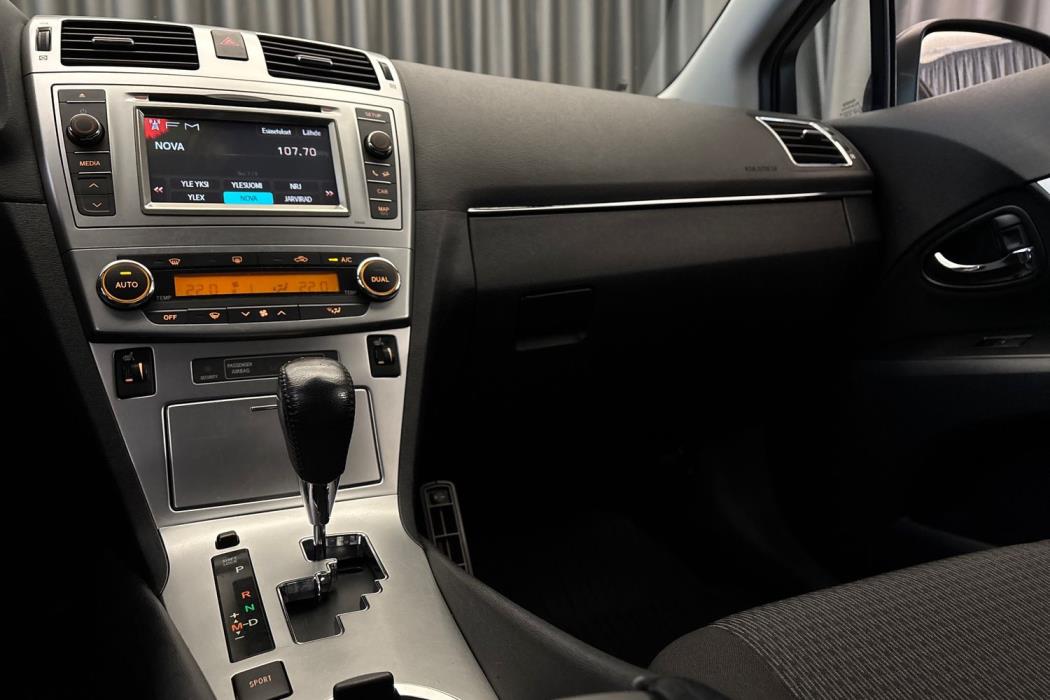 Toyota Avensis 2012