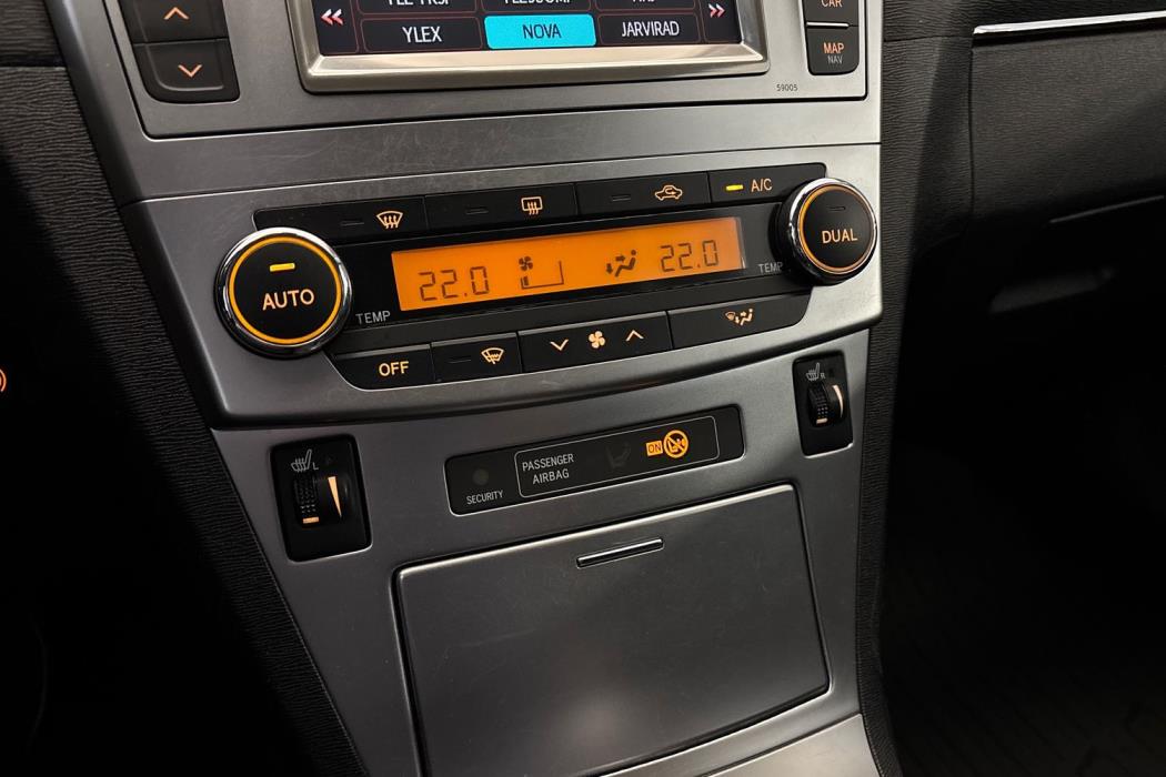 Toyota Avensis 2012