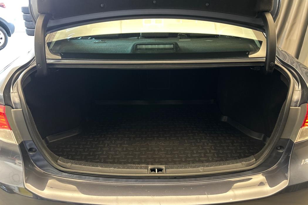 Toyota Avensis 2012