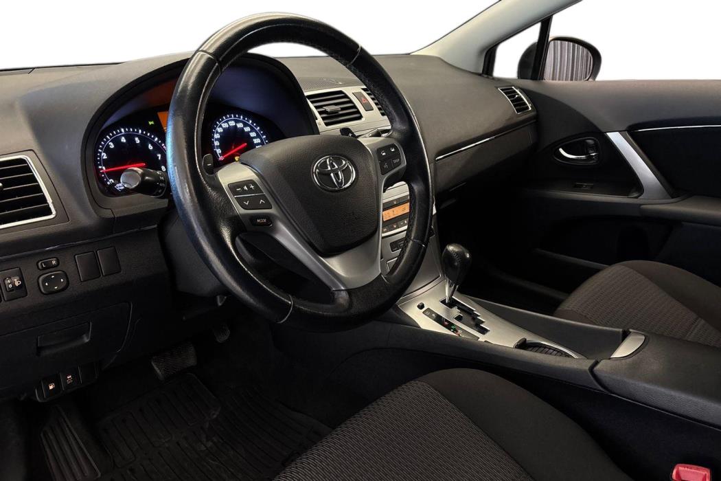 Toyota Avensis 2012