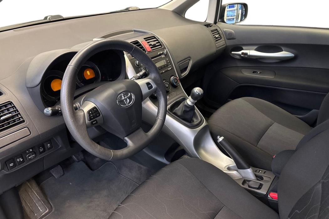 Toyota Auris 2011
